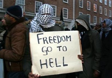 potraty_islam_freedom_go_to_hell.jpg (77824 bytes)